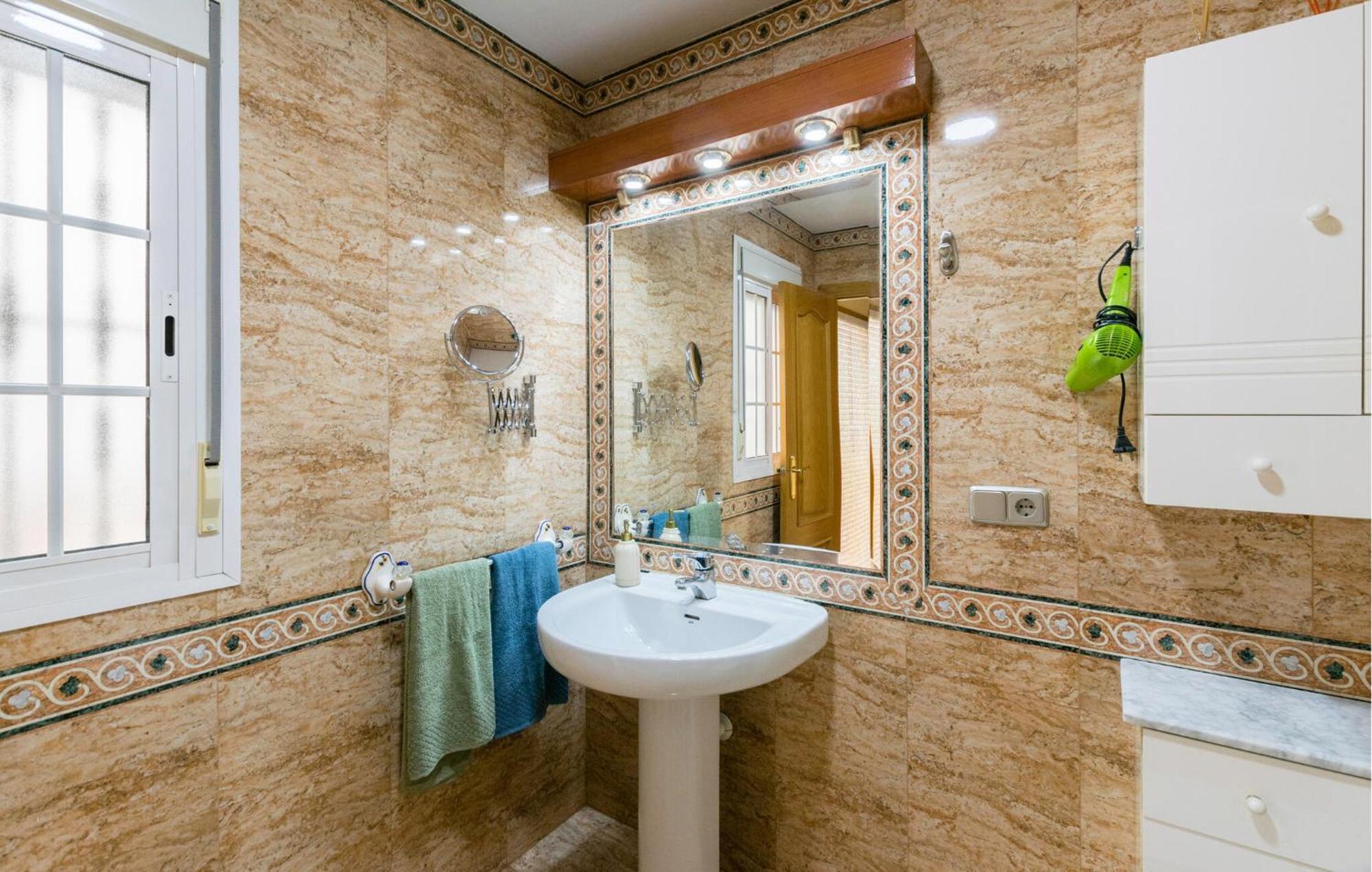 Cozy Apartment In Sevilla With Kitchen Esterno foto