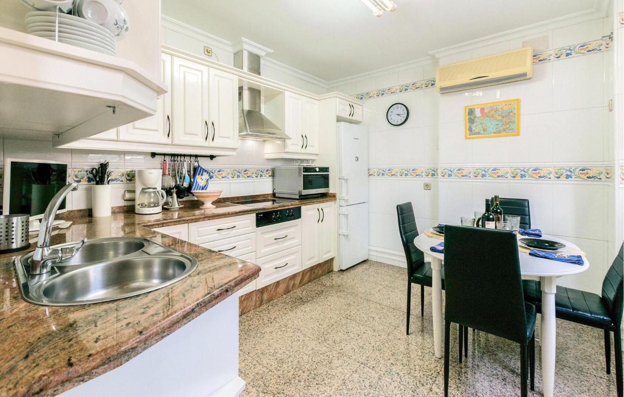 Cozy Apartment In Sevilla With Kitchen Esterno foto
