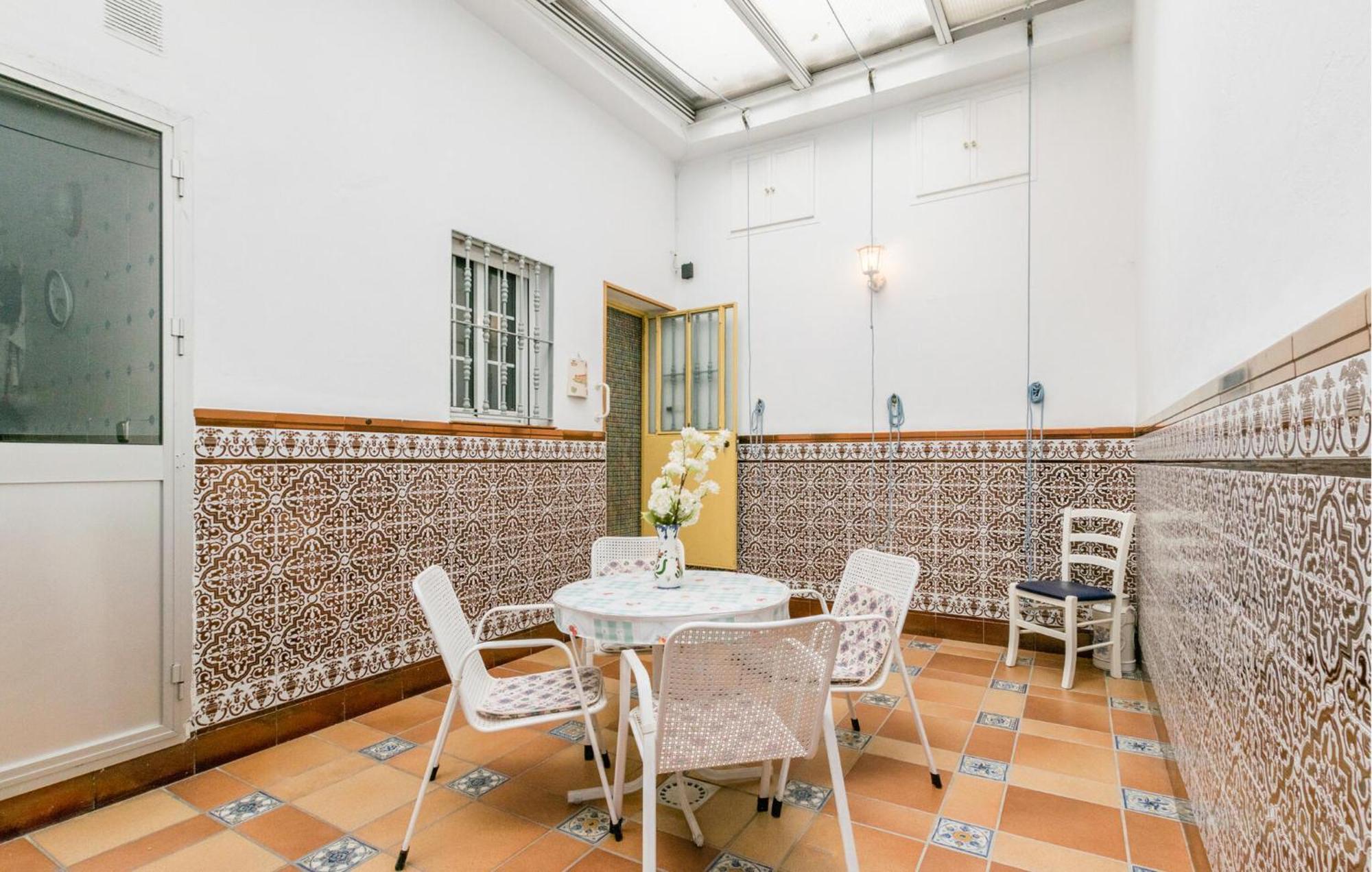 Cozy Apartment In Sevilla With Kitchen Esterno foto